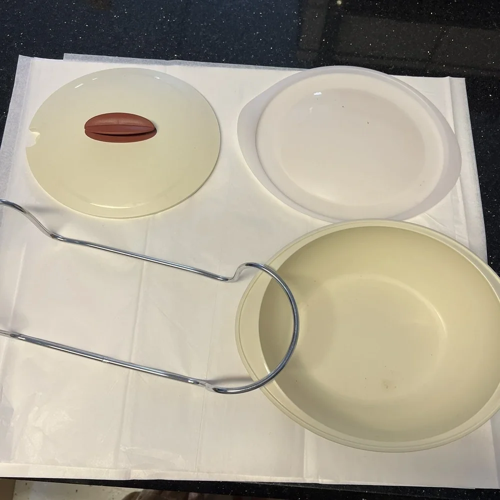 Tupperware Microwave Insulated 4 Pc. Heat Serve‎ & Store Bowl, #5006A, 2.1L